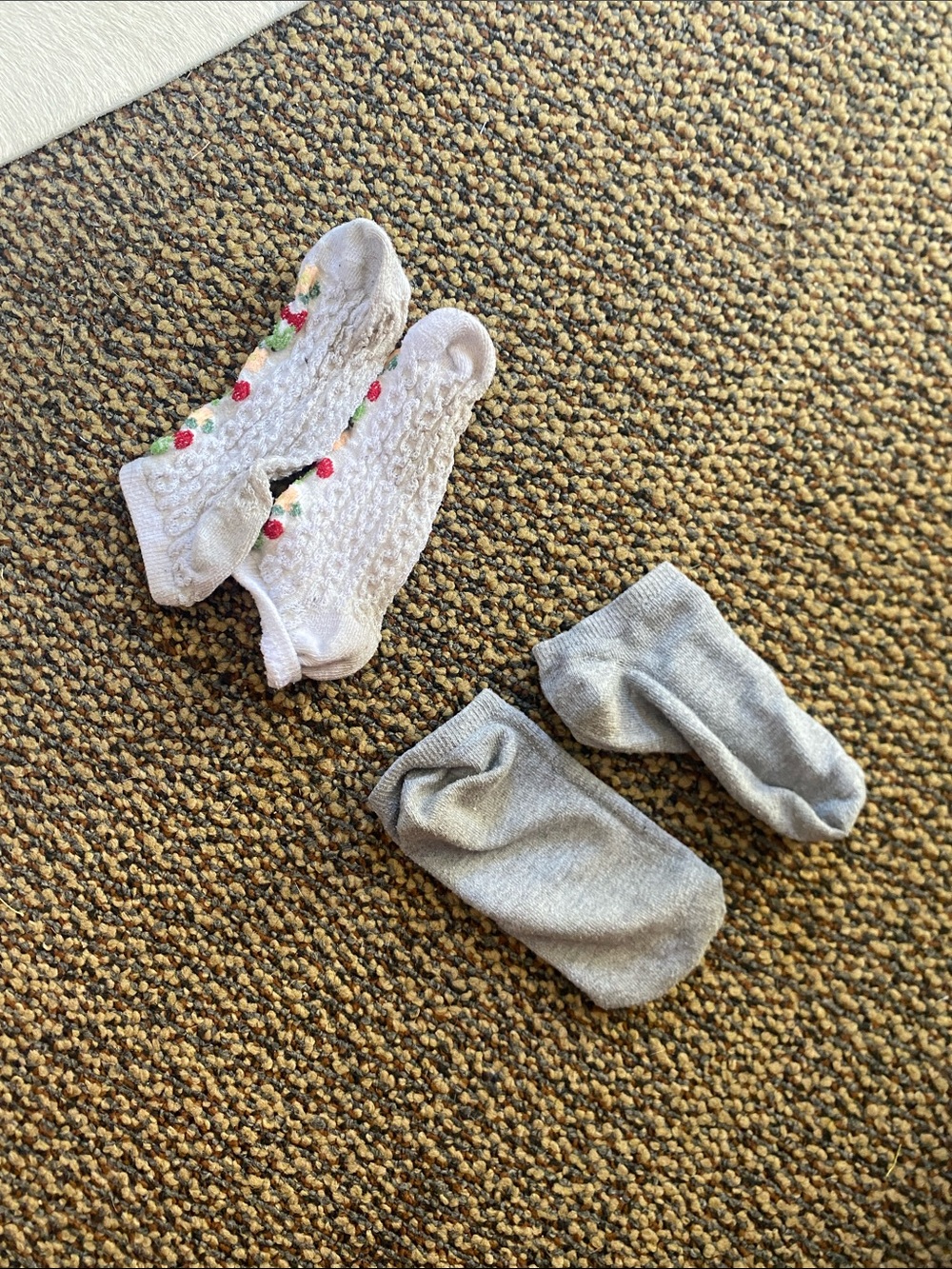 Men's Ankle Socks - White with Floral Detail & Gray Pair